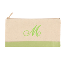 Bolsa cosmética personalizada con bordado de inicial. Color: 2 tonos verde manzana. Tamaño: Pequeña
