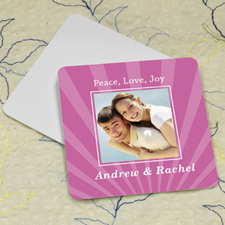 Portavasos de cartón personalizado con fotografía cuadrada y diseño a rayas color rosa