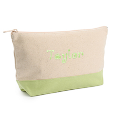 Bolsa cosmética personalizada con bordado. Color: 2 tonos verde lima. Tamaño: Pequeña