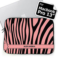 Manga MacBook Pro 13 con diseño de cebra negro y rosa.