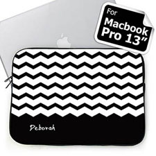 Manga de Chevron negro para MacBook Pro 13 con nombre personalizado
