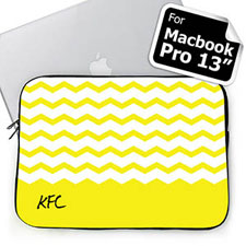 Manga con Chevron amarillo para MacBook Pro 13 con nombre personalizado