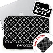 Iniciales personalizadas en el frente y en la parte trasera Iniciales personalizadas en negro Quatrefoil Macbook Air 13 Sleeve