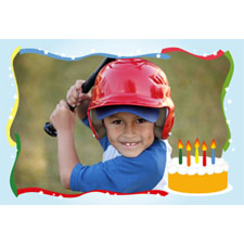 Tarjeta animada personalizable de niño con tarta de cumpleaños. (10,16cm x 15,24cm)