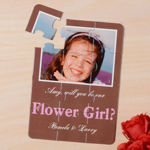 Rompecabezas como carta de color marón tipo madera ´Quieres ser la chica de las flores?