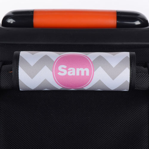 Envoltura de asas de equipaje personalizada con chevron gris-rosado 