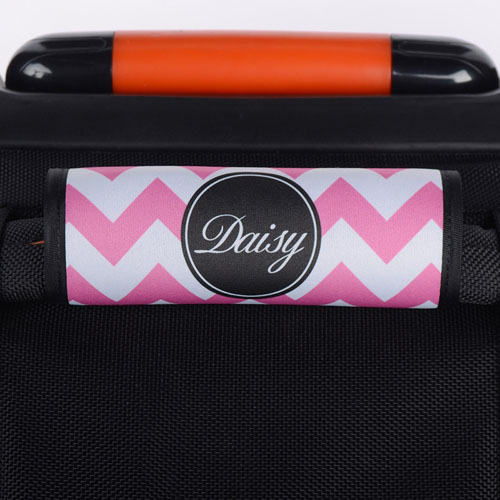 Envoltura de asa de equipaje con chevron negro rosa 