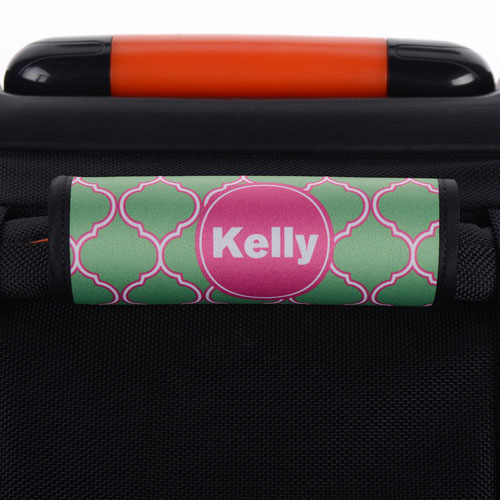 Envoltura de asas de equipaje personalizada de pavo real y quatrefoil rosa.