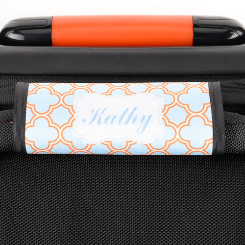 Envoltura de equipaje personalizada de color aqua con quatrefoil naranja 