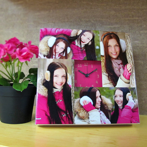 Reloj personalizado con collage de 4 fotografías en rosa